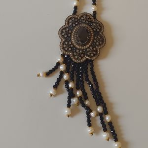 Black onyx and pearl pendant necklace with matching lock eaaring